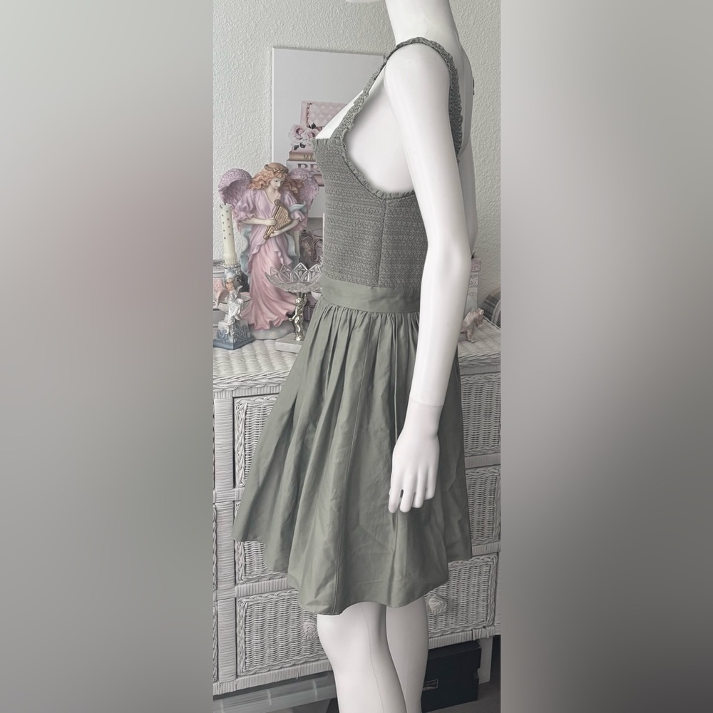 Alice + Olivia Barrett Mini Dress Smocked Bodice Cotton Sage Green Size 10 NWT - Picture 6 of 11